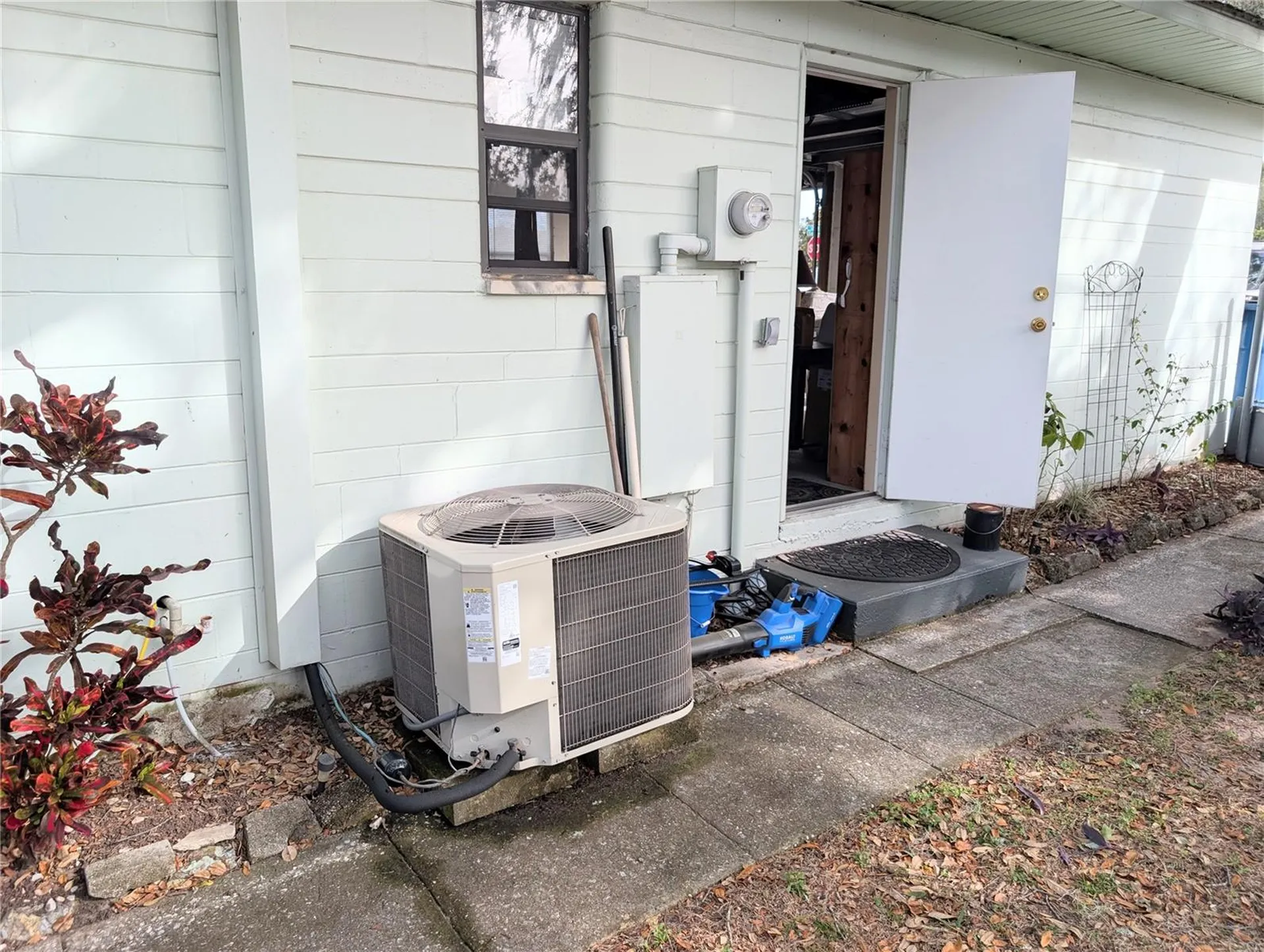 17 E Bay Street Davenport FL 33837
