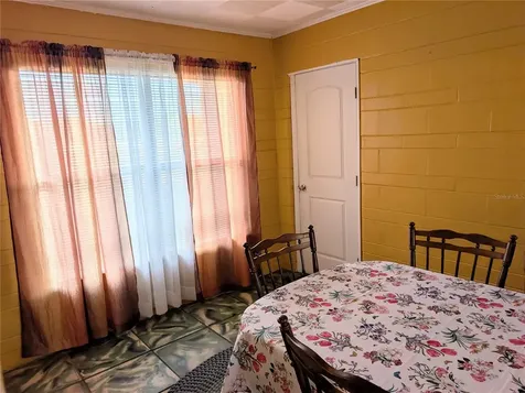 17 E Bay Street Davenport FL 33837