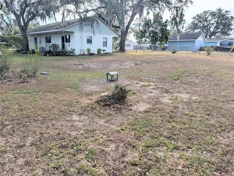 17 E Bay Street Davenport FL 33837