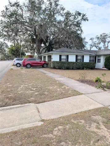 17 E Bay Street Davenport FL 33837