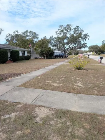 17 E Bay Street Davenport FL 33837