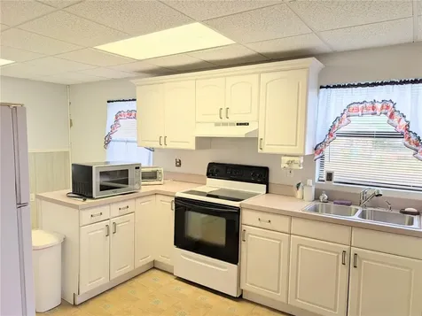 17 E Bay Street Davenport FL 33837