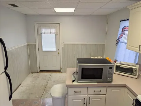17 E Bay Street Davenport FL 33837
