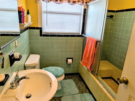 17 E Bay Street Davenport FL 33837