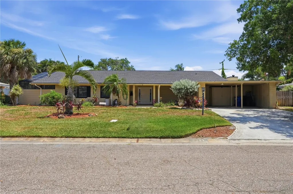 3944 49th Avenue S St Petersburg FL 33711