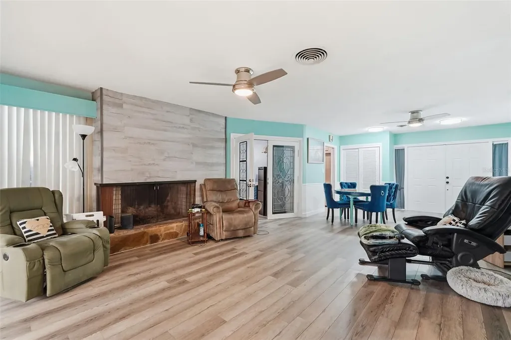 3944 49th Avenue S St Petersburg FL 33711