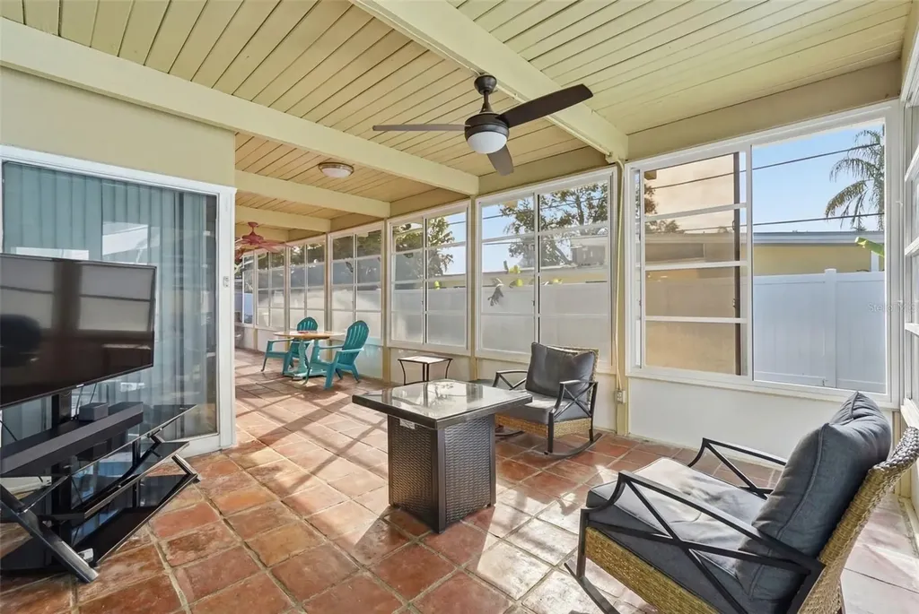 3944 49th Avenue S St Petersburg FL 33711