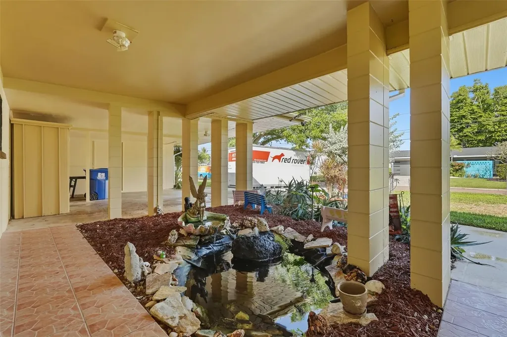 3944 49th Avenue S St Petersburg FL 33711