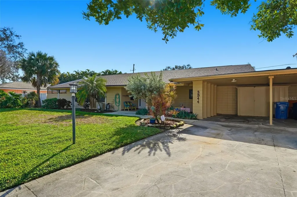 3944 49th Avenue S St Petersburg FL 33711