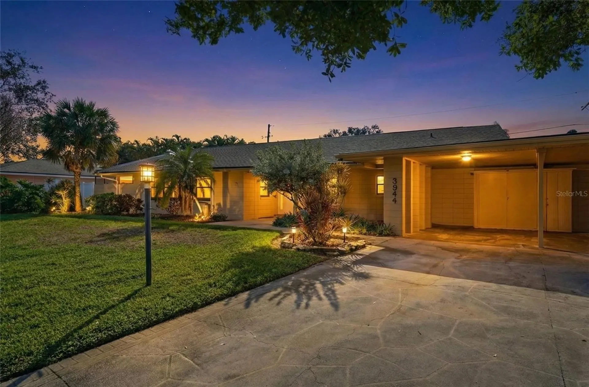 3944 49th Avenue S St Petersburg FL 33711