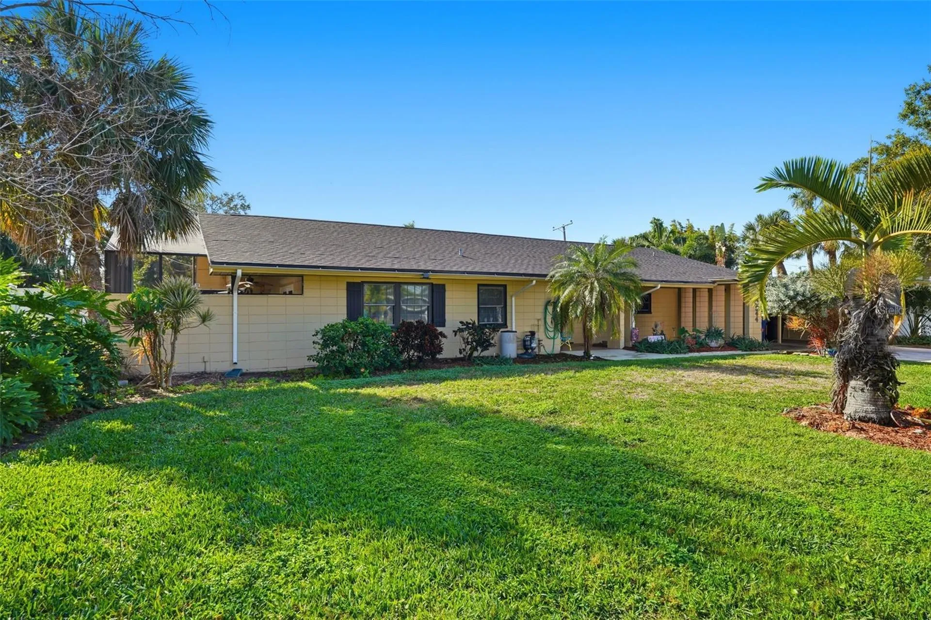 3944 49th Avenue S St Petersburg FL 33711