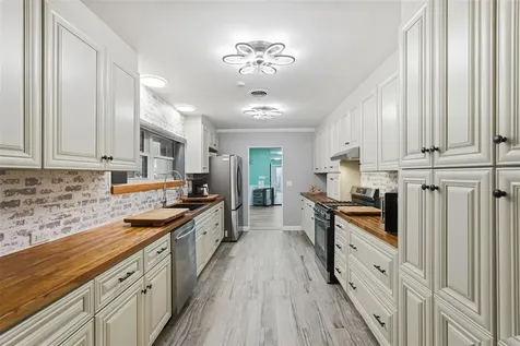 3944 49th Avenue S St Petersburg FL 33711