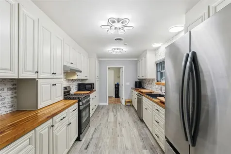3944 49th Avenue S St Petersburg FL 33711