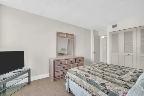400 Island Way Clearwater Beach FL 33767