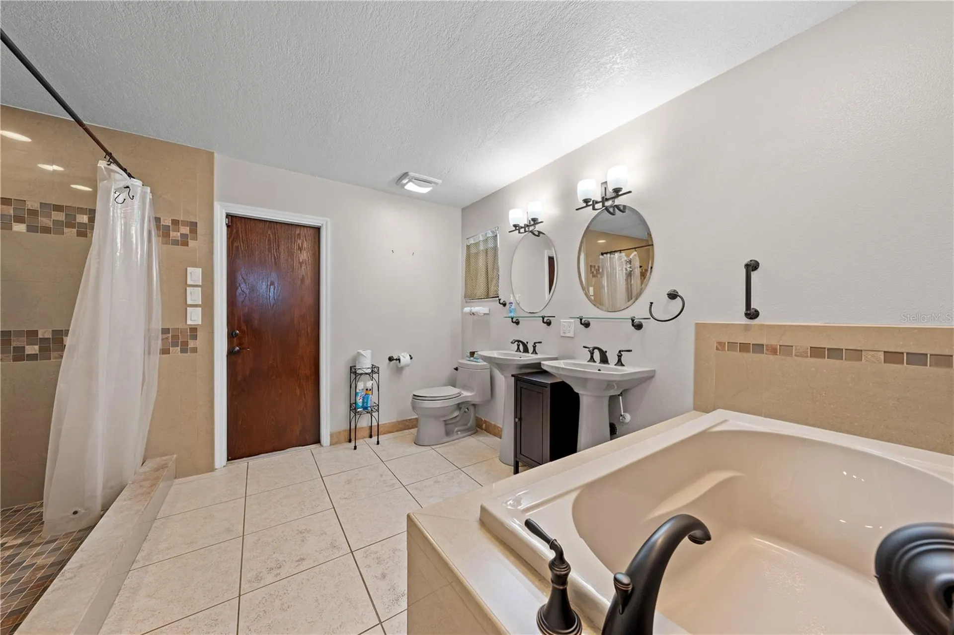 215 E Lake Shore Boulevard Kissimmee FL 34744