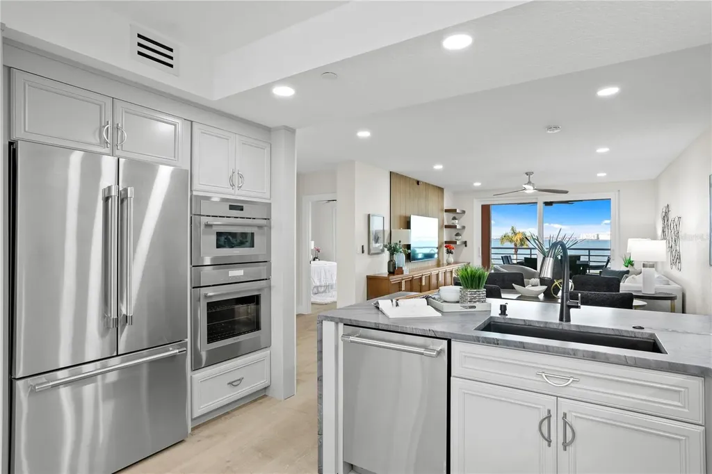 4951 Bacopa Lane S St Petersburg FL 33715