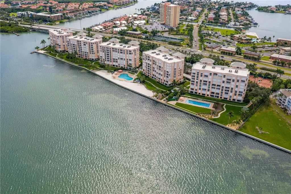 4951 Bacopa Lane S St Petersburg FL 33715