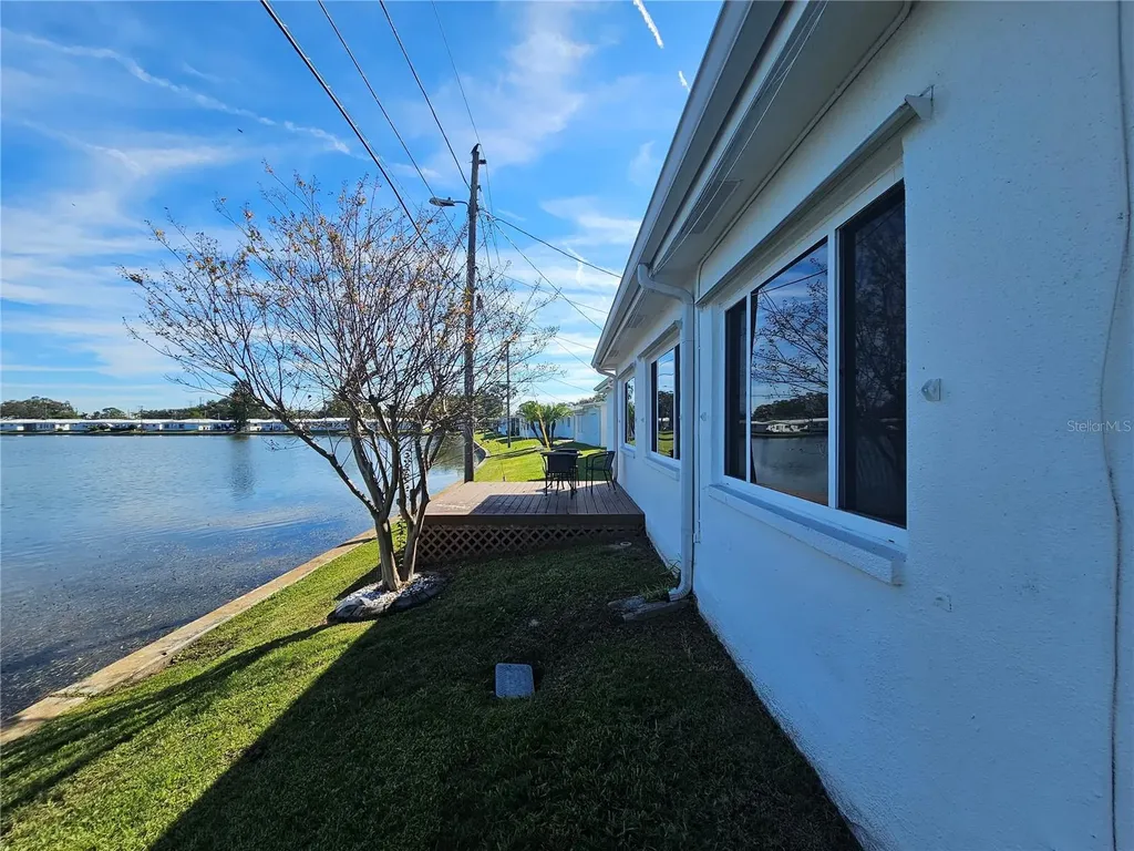 9705 Mainlands Boulevard W Pinellas Park FL 33782