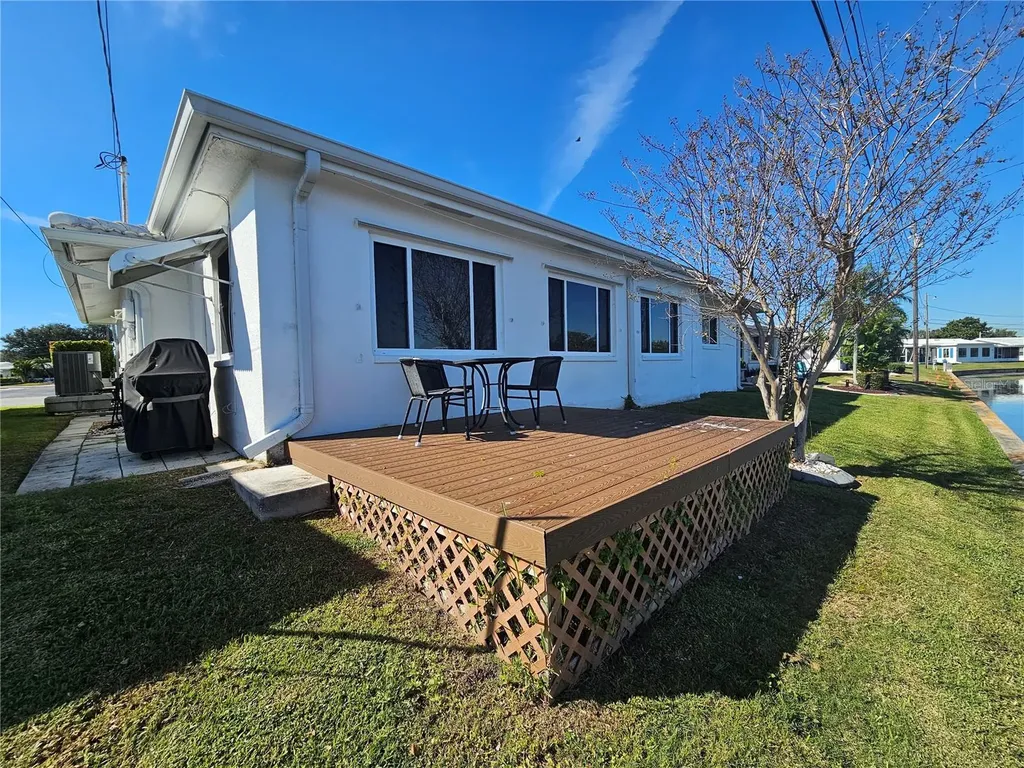 9705 Mainlands Boulevard W Pinellas Park FL 33782