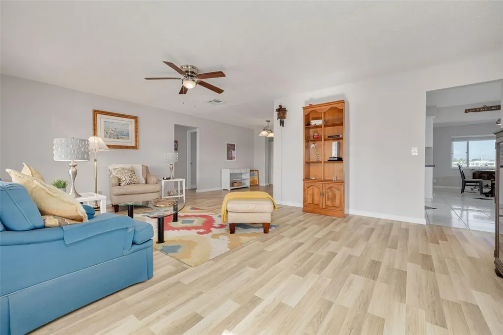 9705 Mainlands Boulevard W Pinellas Park FL 33782