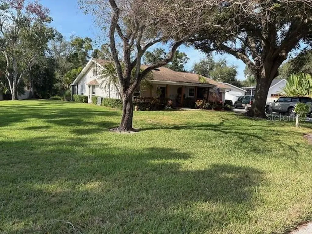 911 Tangled Oaks Drive Sarasota FL 34232