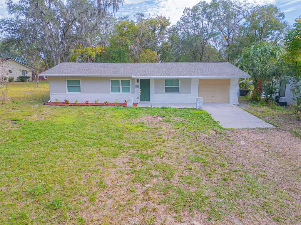2810 N Thorpe Avenue Orange City FL 32763