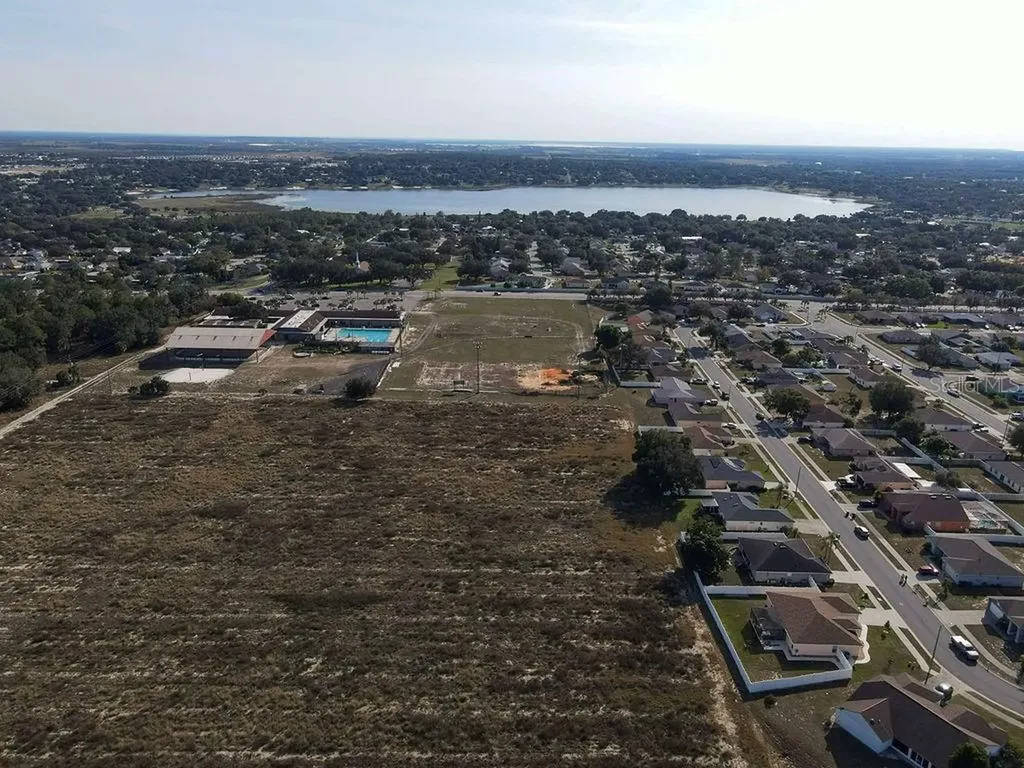 1015 Highland Crest Circle Lake Wales FL 33853