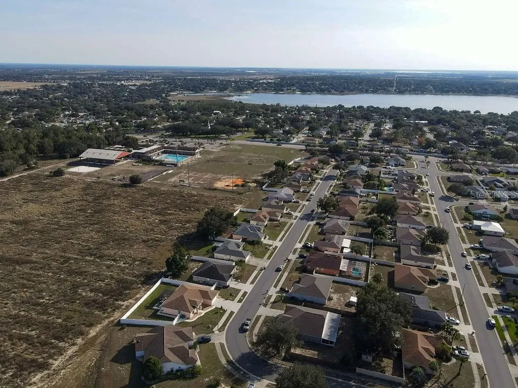 1015 Highland Crest Circle Lake Wales FL 33853