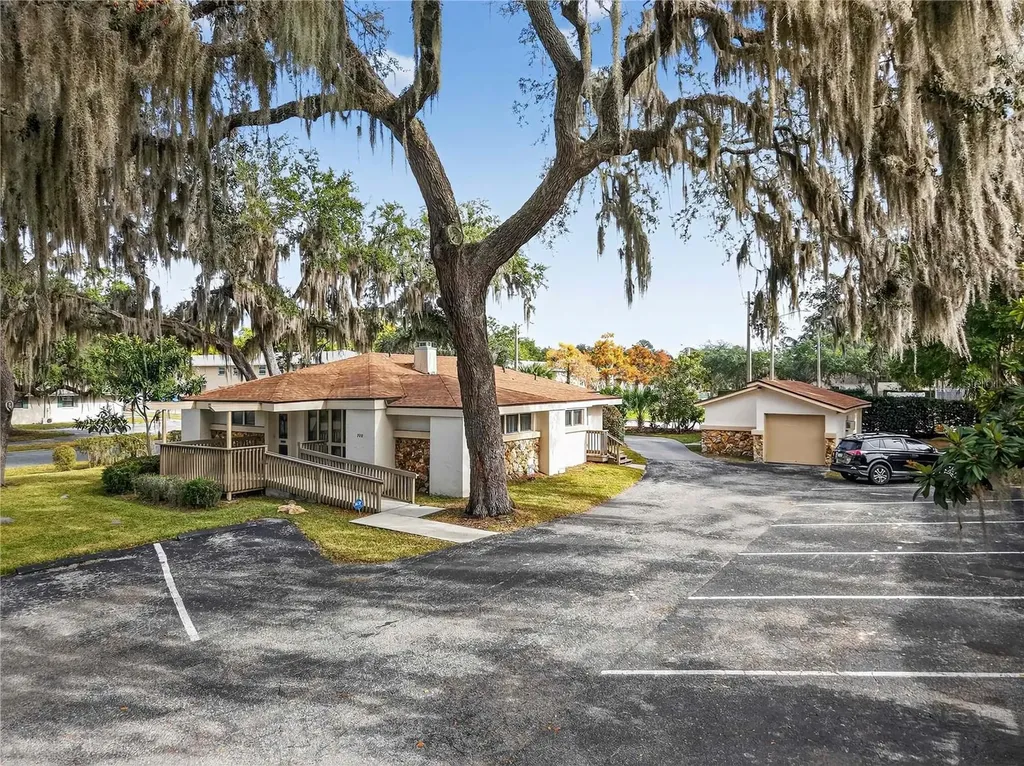 708 Lee Street Leesburg FL 34748