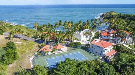 38-39 Shell Castle Humacao PR 00791