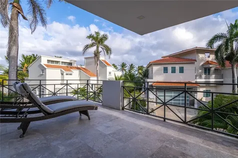 38-39 Shell Castle Humacao PR 00791