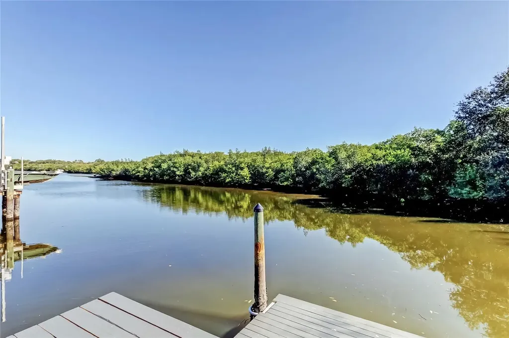1992 Arvis Circle E Clearwater FL 33764
