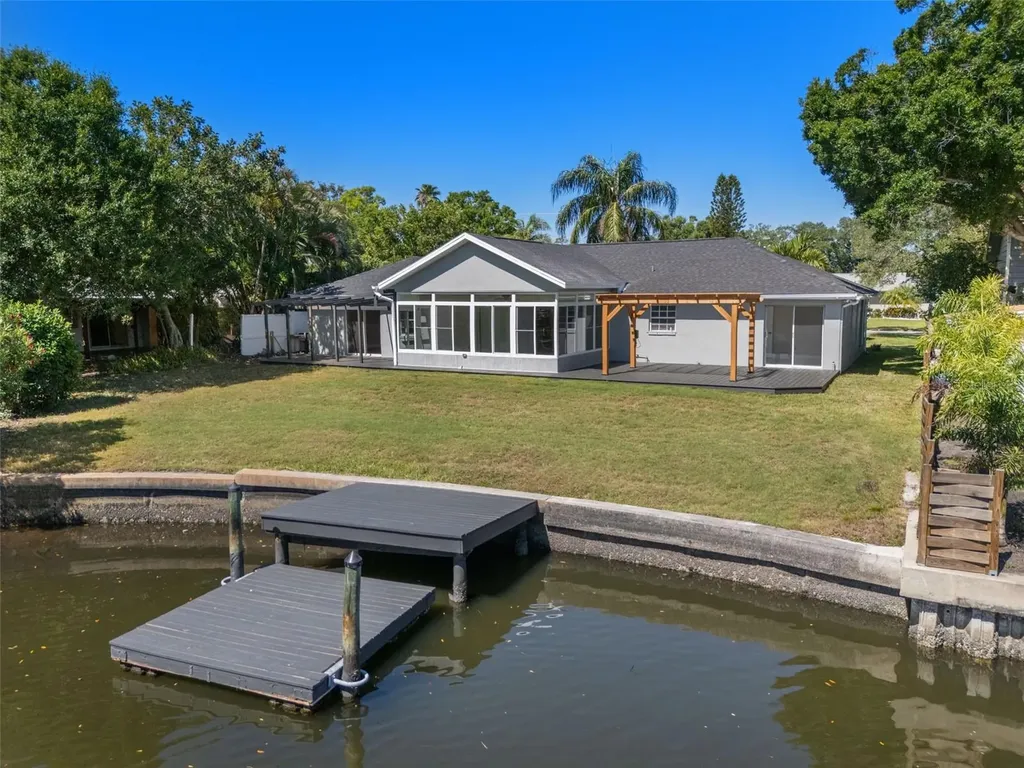 1992 Arvis Circle E Clearwater FL 33764