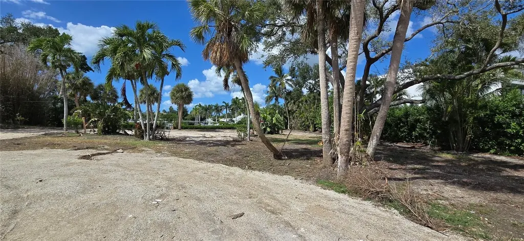 1221 S Basin Lane Sarasota FL 34242