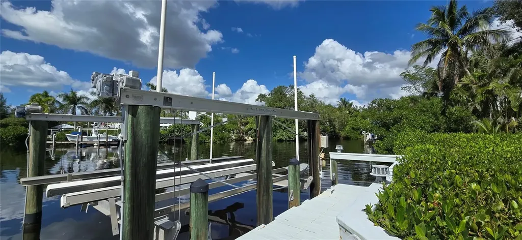 1221 S Basin Lane Sarasota FL 34242