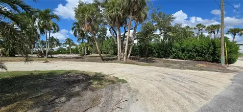 1221 S Basin Lane Sarasota FL 34242