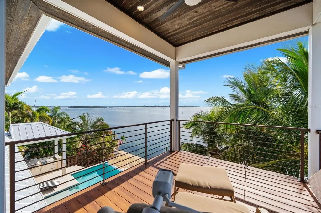 511 Bayview Drive Holmes Beach FL 34217