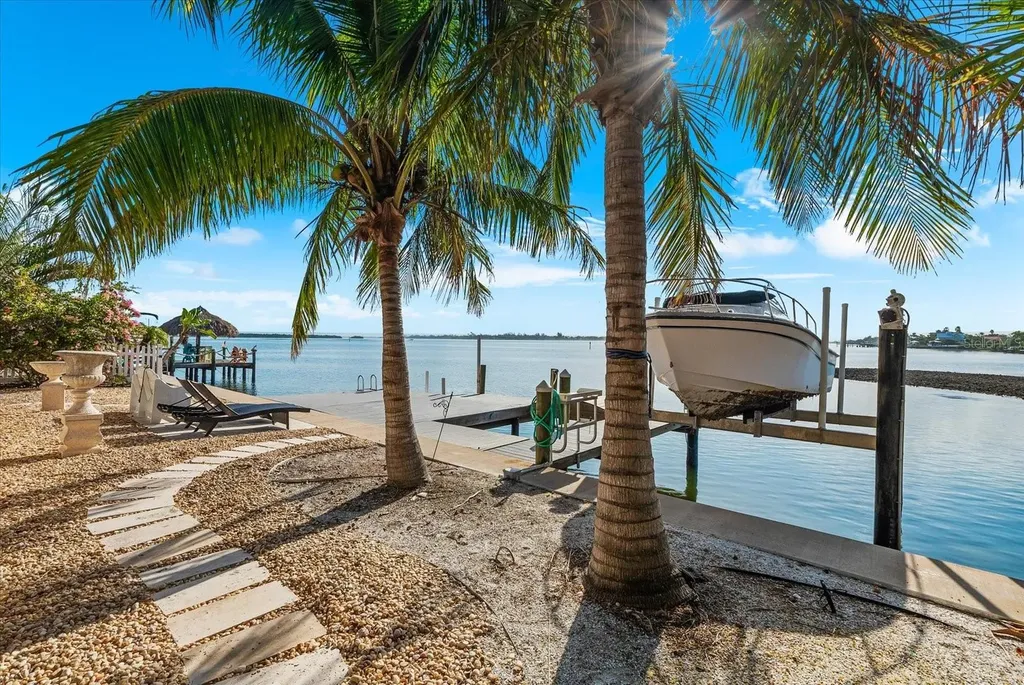 511 Bayview Drive Holmes Beach FL 34217