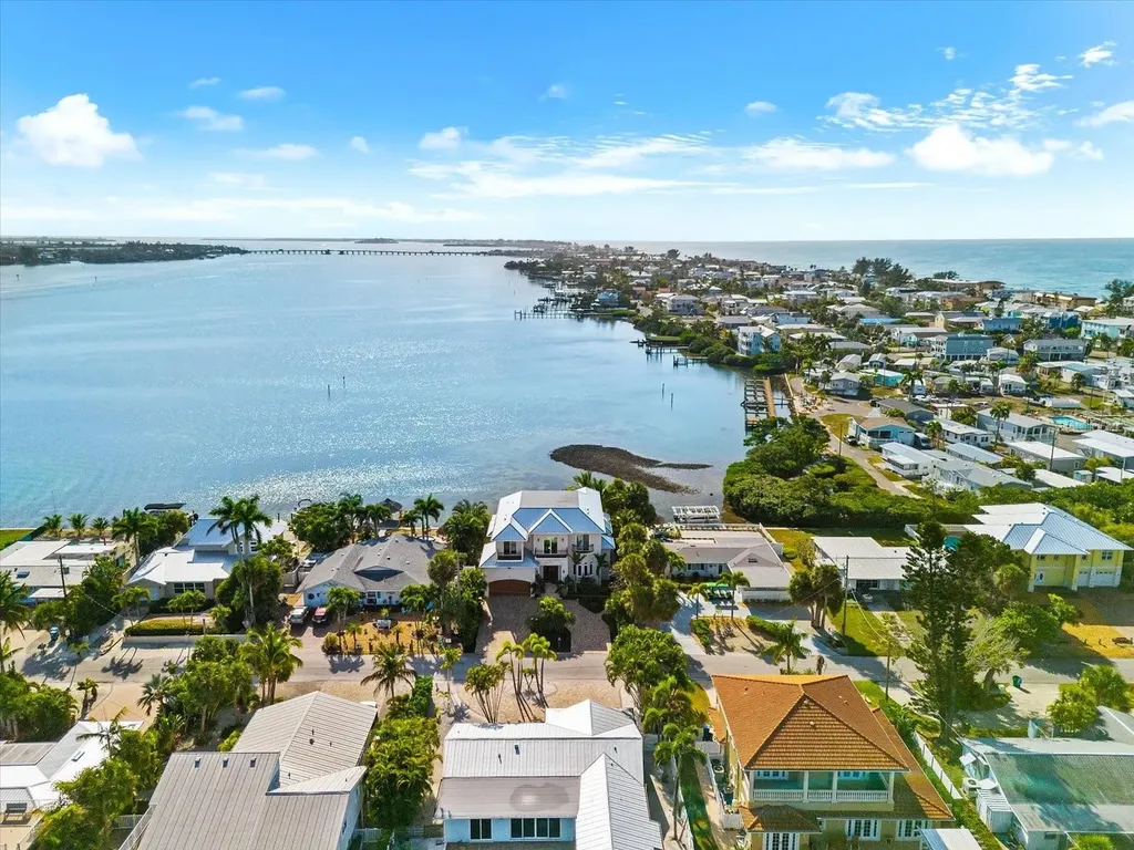 511 Bayview Drive Holmes Beach FL 34217