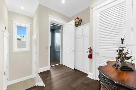 511 Bayview Drive Holmes Beach FL 34217