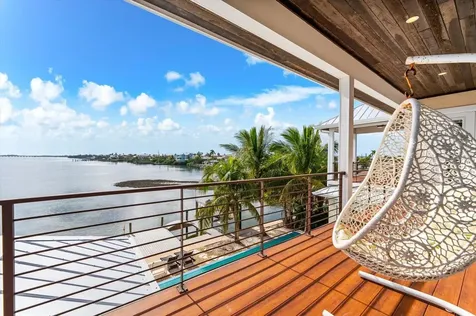511 Bayview Drive Holmes Beach FL 34217