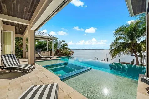 511 Bayview Drive Holmes Beach FL 34217