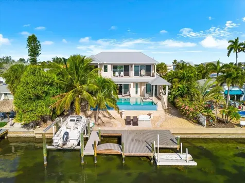 511 Bayview Drive Holmes Beach FL 34217