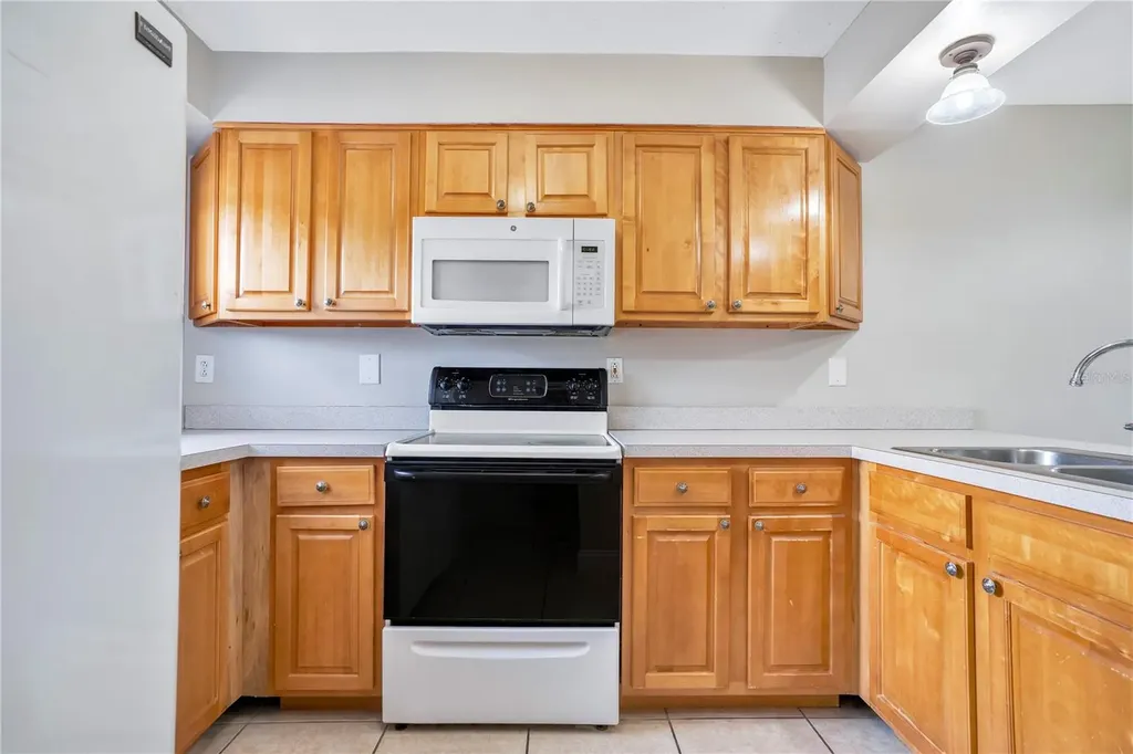 1824 Amberly Avenue Orlando FL 32822