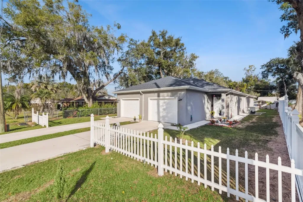 1021/1023 Titcomb Street Eustis FL 32726