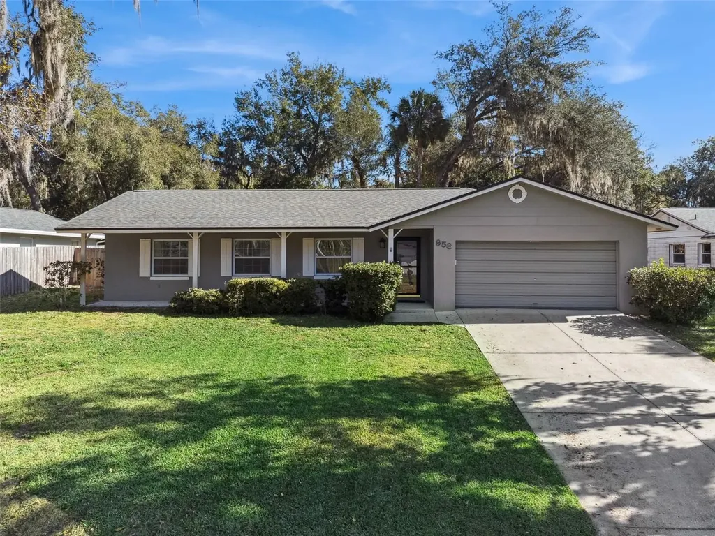 958 Orange Avenue Oviedo FL 32765