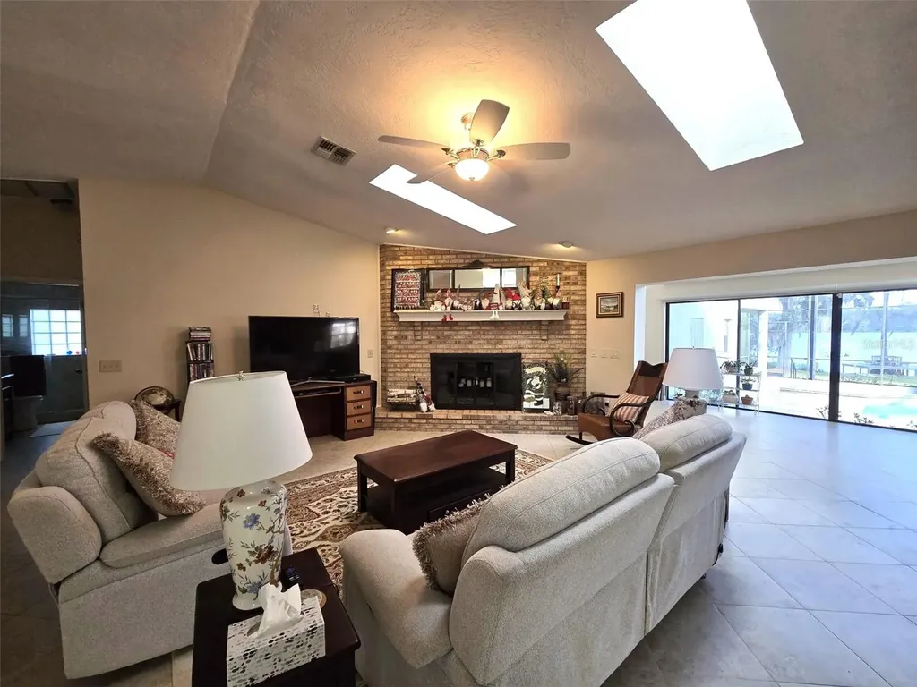 6121 S Sunway Point Floral City FL 34436
