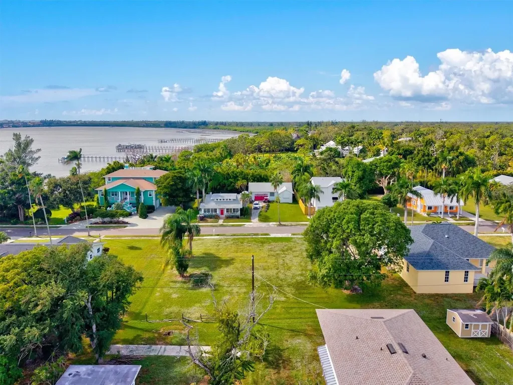 511 84th Street NW Bradenton FL 34209