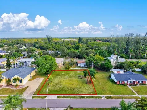 511 84th Street NW Bradenton FL 34209