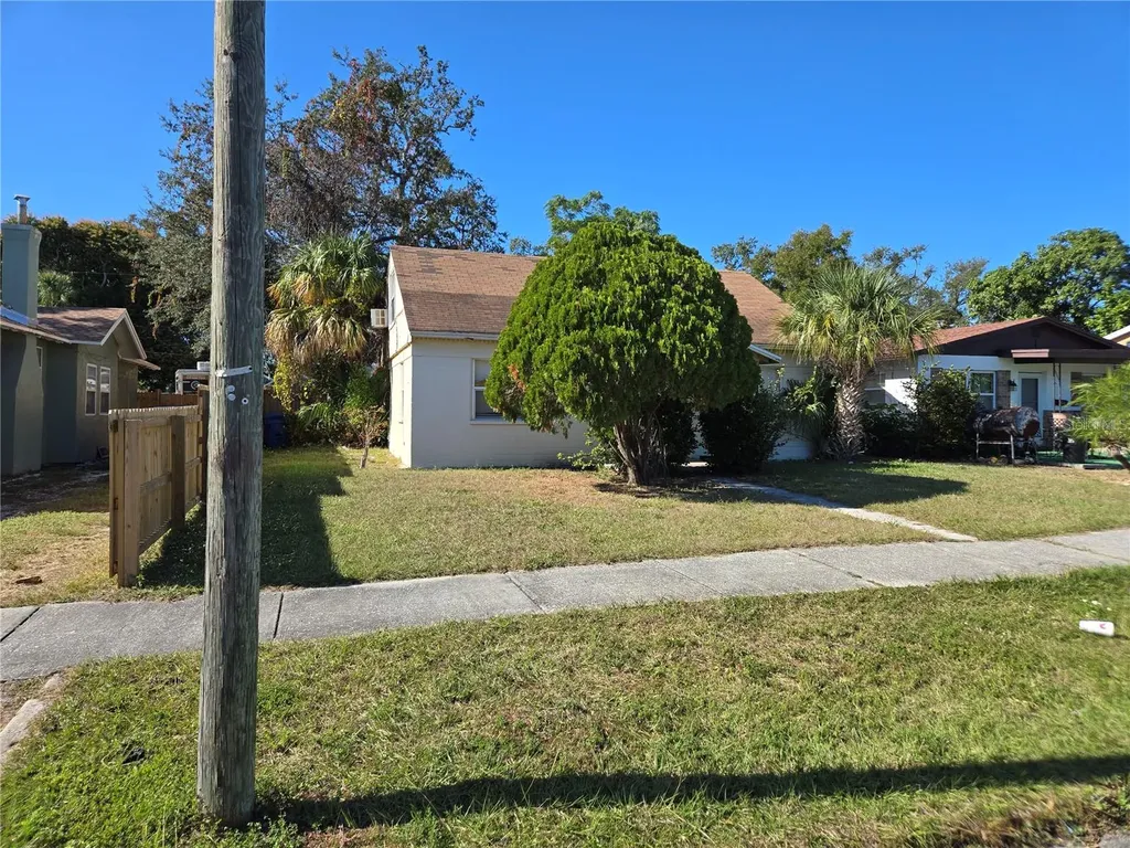2421 11th Street S St Petersburg FL 33705